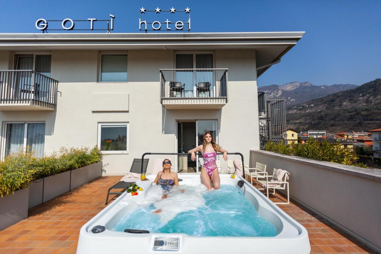 Goti Hotel Torbole Sul Garda Bagian luar foto