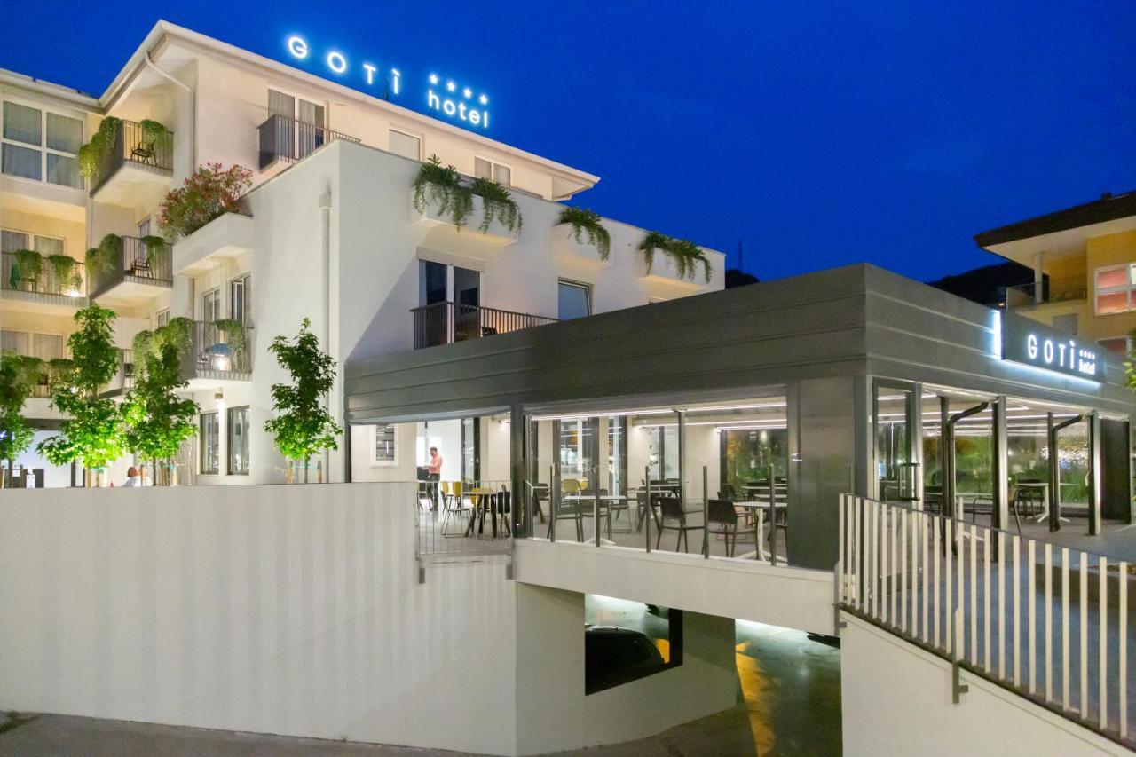 Goti Hotel Torbole Sul Garda Bagian luar foto